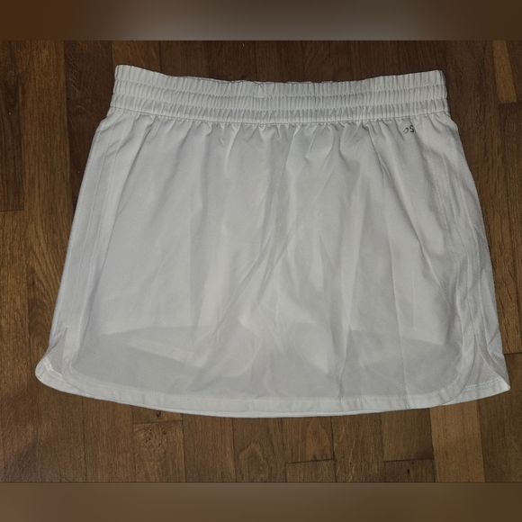 DSG Mid-Rise White Skort - Picture 1 of 7